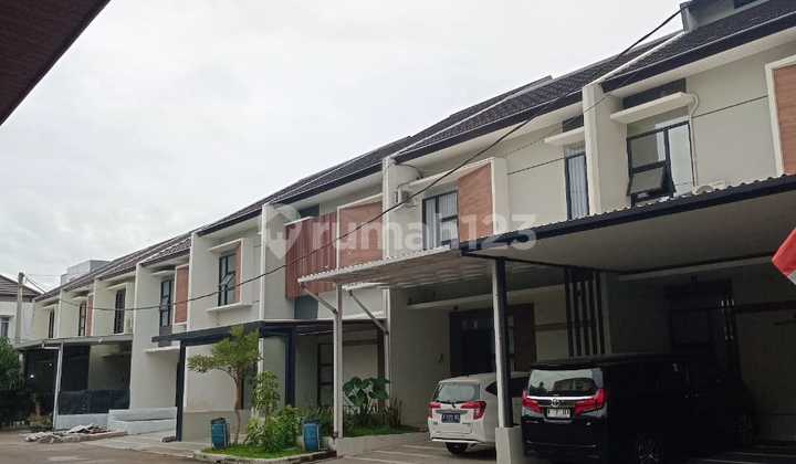 Rumah 2 Lantai, 3 Kamar di Taman Kopo Indah Bandung 2