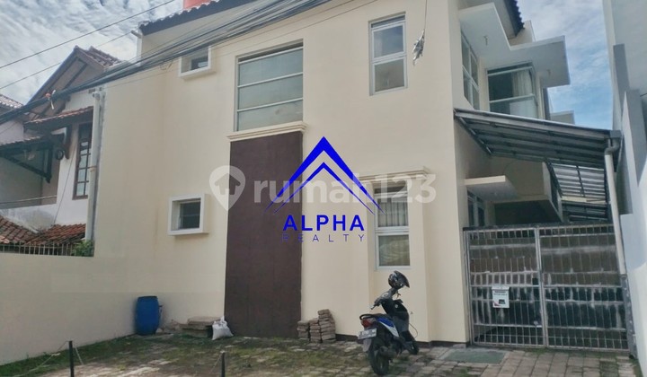 Rumah 2 lantai di Bangbayang, Dago, Bandung.