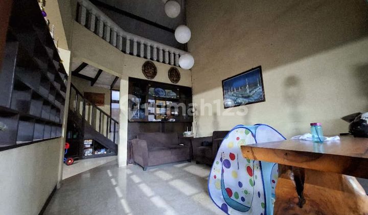 2-story house in Pasteur Bandung near BTC mall, close to the toll road. 2