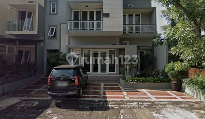 2-Story House in Cigadung, Cikutra Bandung Wing