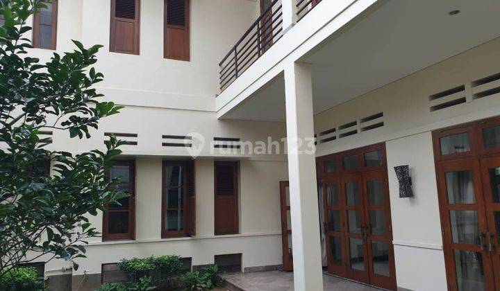 Rumah Mewah Split Level. Modern Tropical. Sangat Terawat Dan Siap Huni. Cocok Untuk Segala Keperluan.  2