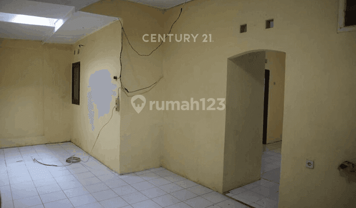 kamar tidur rumah dekat tol di perumahan
