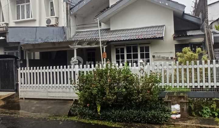 For Quick Sale: House in the Elite Baranansiang Housing Estate, East Bogor. For Quick Sale: House in the Elite Baranansiang Housing Estate, East Bogor.
