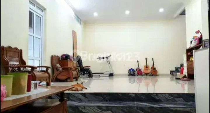 Rumah Hook 3 Lt Mewah Dan Bagus di Puri Kembangan