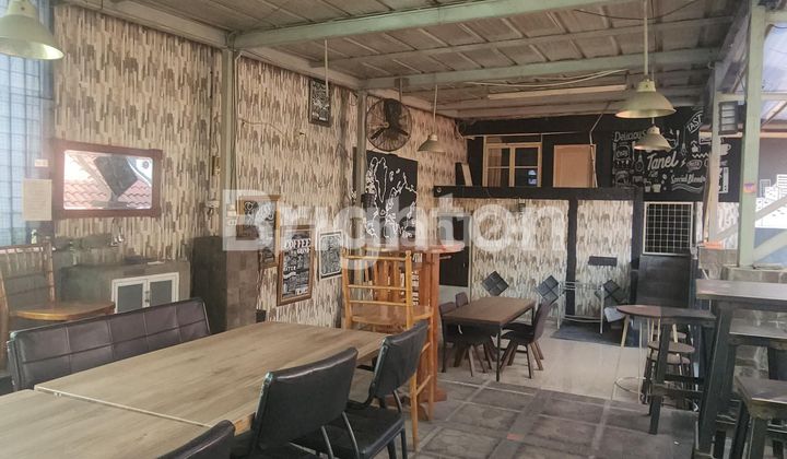 For Sale / For Rent: 2-story building, ready-to-use residential and restaurant business space with equipment, Jati Padang Raya, Pasar Minggu.
