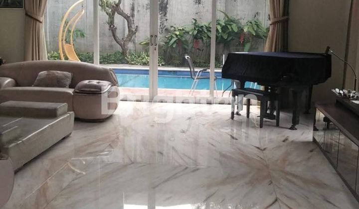 Rumah Mewah 3 lantai dengan Lift dan Kolam Renang Puri Botanical, Jakarta Barat