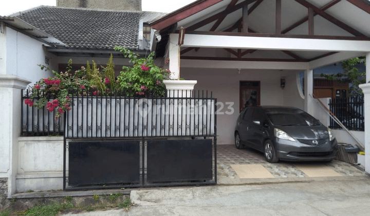 Rumah Cantik Luas  Cocok Untuk Keluarga Besar Di Ngamprah Bandung 1