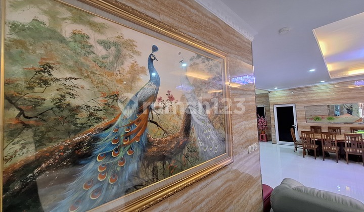 Rumah Mewah 3 Lantai Full Furnish di Taman Royal 1 – Siap Huni & Kondisi Istimewa! 1