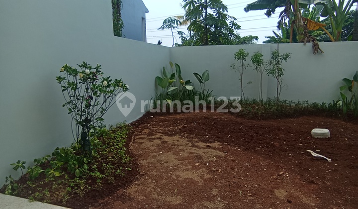 Rumah Mewah Taman Belakang Super Luas Nempel Lebakbulus