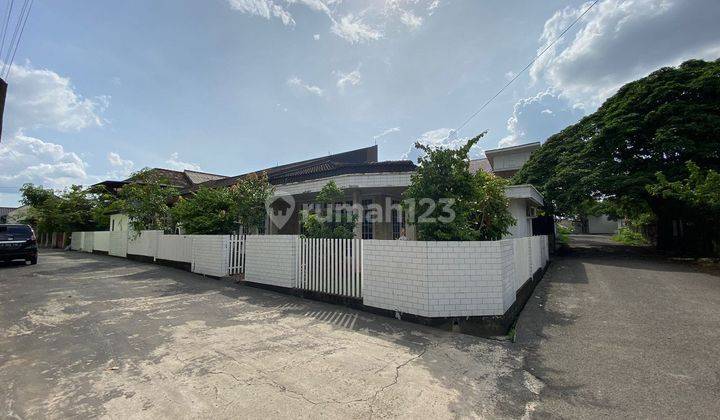 Dijual Rumah Megah Dengan Halaman Luas Di Kawasan Elit Jalan Dr Cipto Palembang