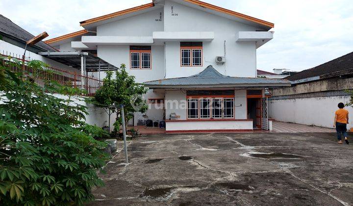 Dijual Rumah Besar Dengan Halaman Luas di Jalan Kebun Karet Palembang 2