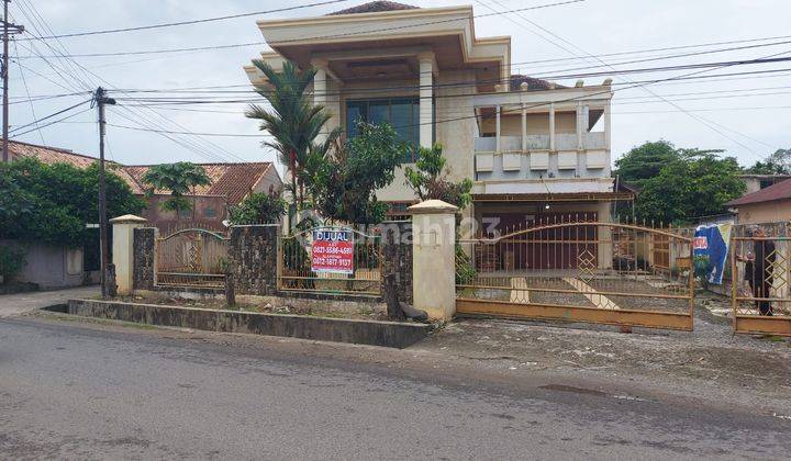 Dijual Rumah Gaya Klasik Mewah Lokasi Palembang 1