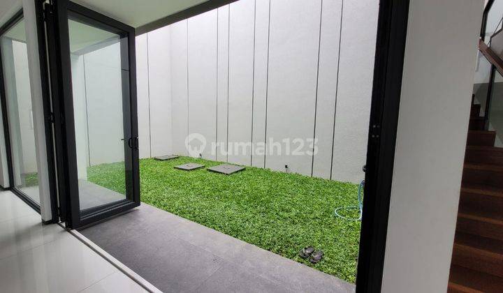 Rumah Semi Furnished di Komplek Perumahan Setraduta, Bandung 2