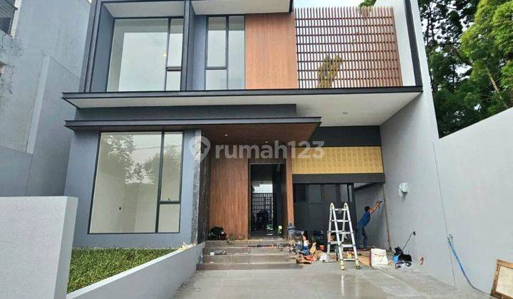 Rumah Besar Setraduta Cluster Depan 2 Lantai 2