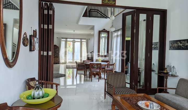 Rumah dengan Kolam Renang Geger Kalong Gegerkalong, Bandung Utara Rumah dengan Kolam Renang Geger Kalong Gegerkalong, Bandung Utara