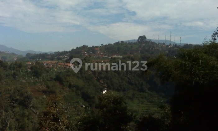 Dijual Villa dengan View Jalan Setiabudi Raya
