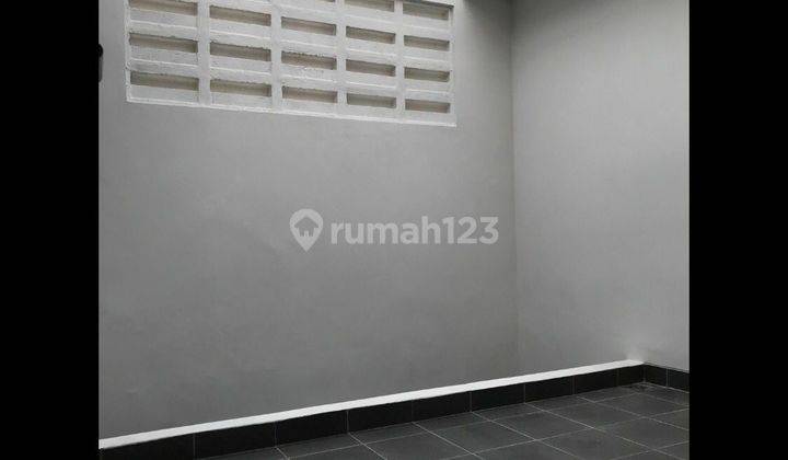 Dijual Cepat Rumah 2 Lantai  Baru Renovasi, di Limus Pratama Regency 2