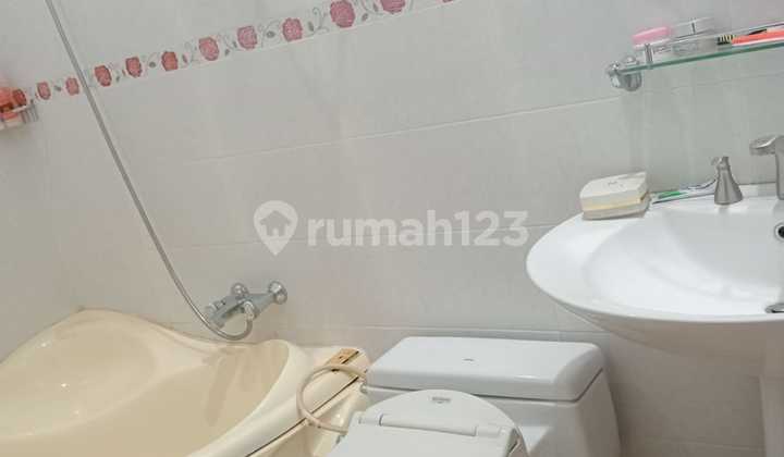 Rumah Bagus.siap.huni di Kotawisata ,Dekat Dengan.akses Tol 2