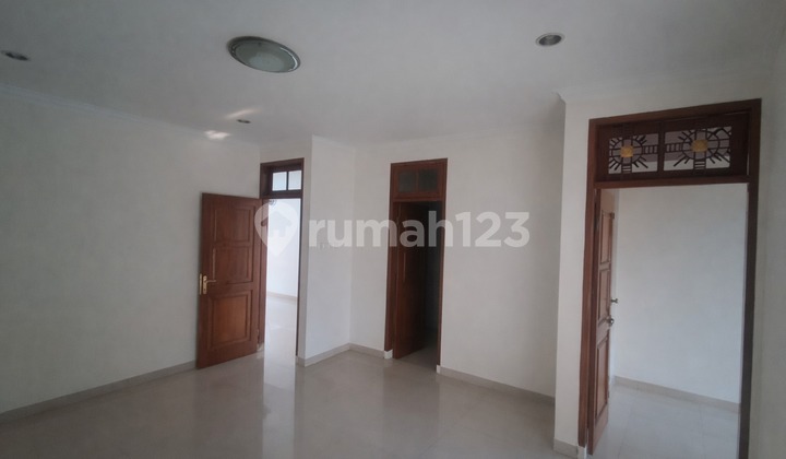 For Sale House in Second Boulevard Kota Wisata 2