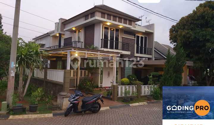 Dijual.rumah Hoek Siap Huni
