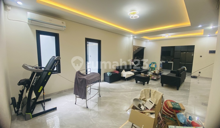 Dijual Rumah Cantik 2 Lantai Siap Huni di Kota Wisata 2