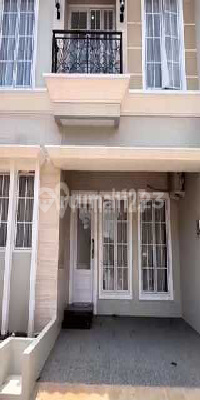 Dijual Rumah Dlam Cluster di Cinere