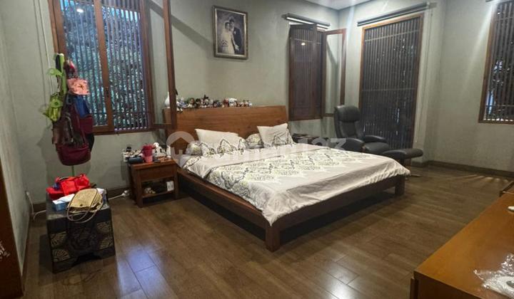 Rumah Cantik Dengan Kolam Ikan Di Legenda Wisata Bogor Siap Huni 2