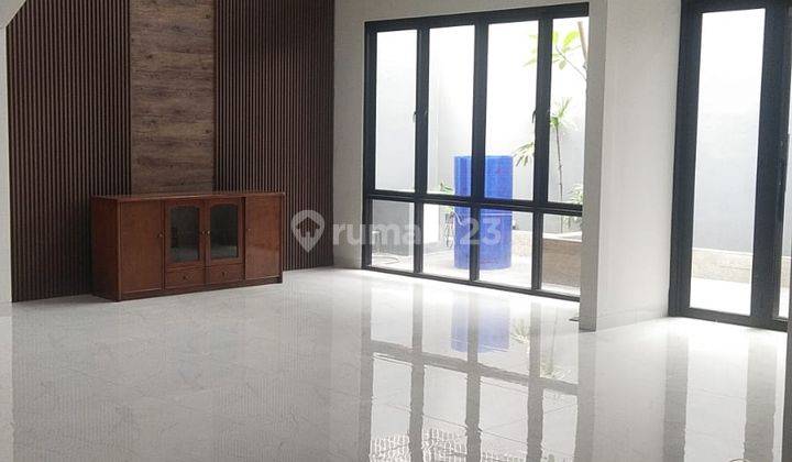 Disewakan Rumah Mewah 2 Lantai Dengan Kondisi Baru Renovasi Total Lingungan Asri Di Kota Wisata Cibubur 2