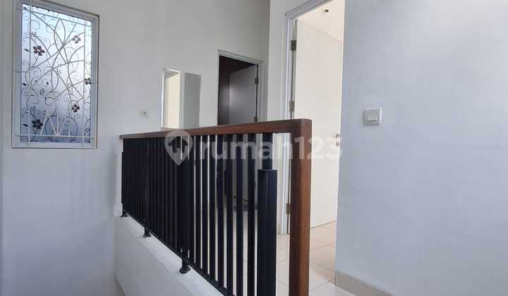 Dijual Rumah Minimalis 2 Lantai Like New di Kota Wisata Cibubur 2