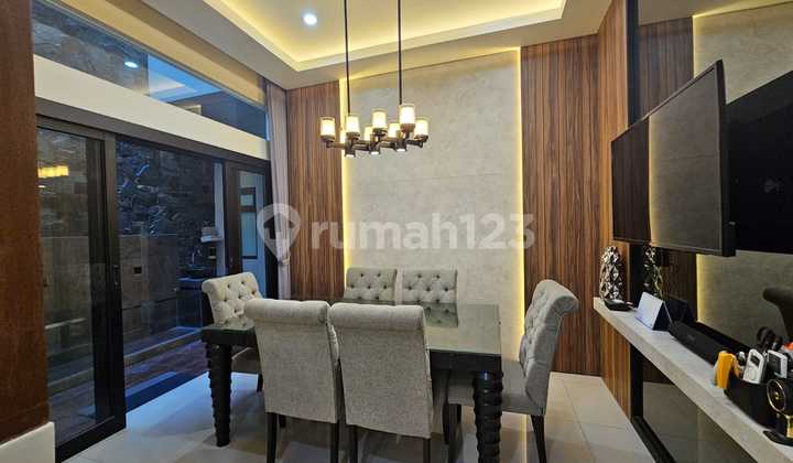 Rumah bagus di Medokan Ayu Taman Rivera Regency Rungkut Surabaya