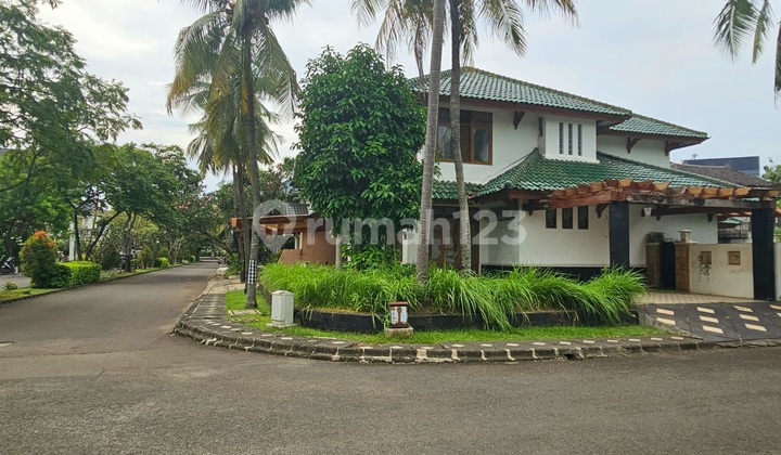 Damaged house in Bintaro Graha Taman sector 9 Bintaro