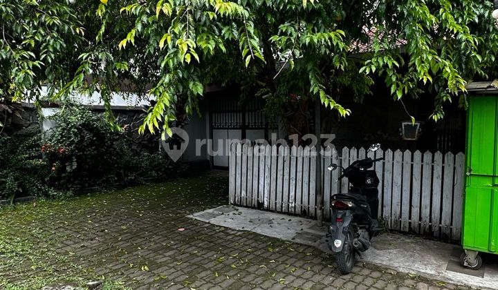Rumah Ada Halaman Depan Belakang Lokasi Strategis di Turangga 2