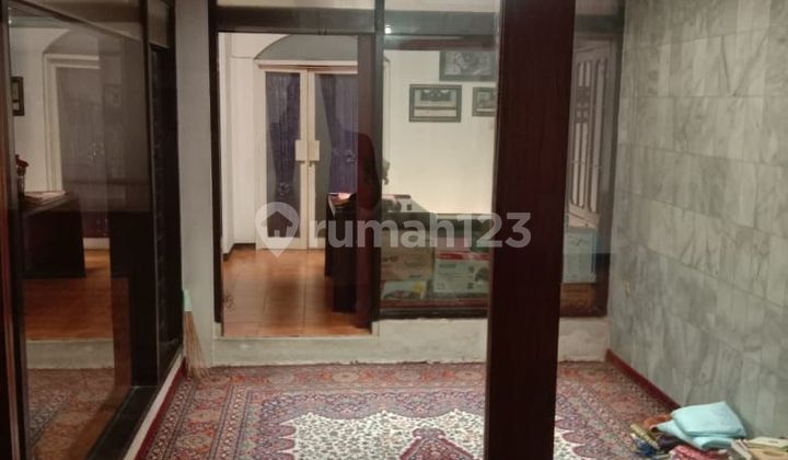 Rumah Luas Bangunan Terawat Ada Halaman Belakang di Turangga 2