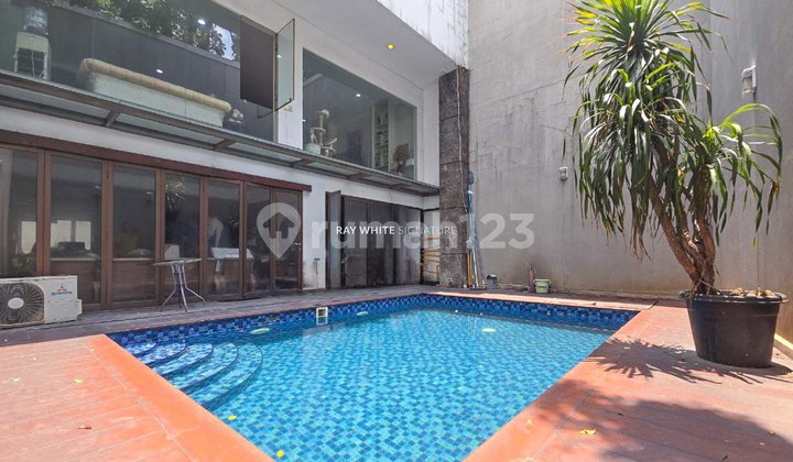 2-Story House in Villa Hijau Near Pondok Indah Mall 2-Story House in Villa Hijau Near Pondok Indah Mall