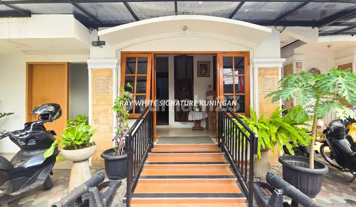 For Sale: Boarding House and Office in Radio Dalam, Strategic Location