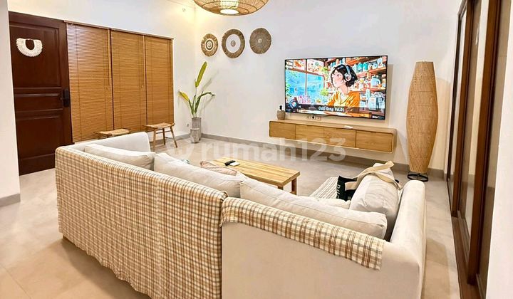 Modern Villa on Sunset Road