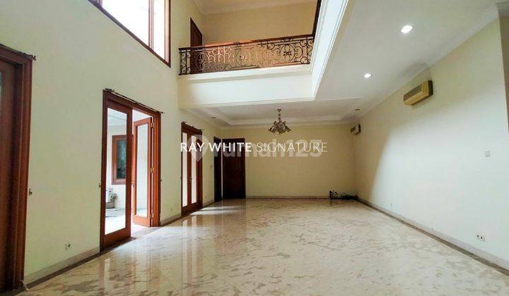 Rumah Mewah dengan kolam renang di Area Prime Jl Wijaya 5 2