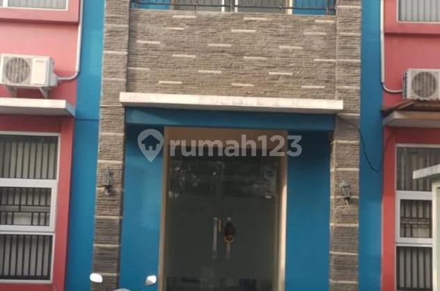 For Sale Beautiful and Well-Maintained Spacious Shophouse