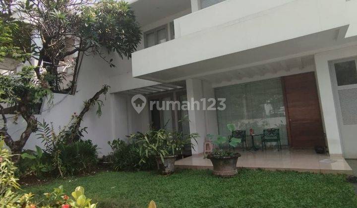 Mewah dan Bagus Hadap Selatan Rumah di Intercon 1