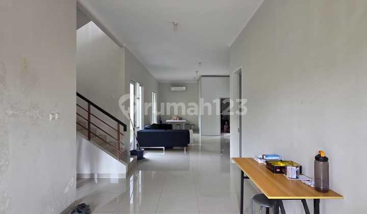 House in Front of Swimming Pool, San Lorenzo Cluster, Gading Serpong 2