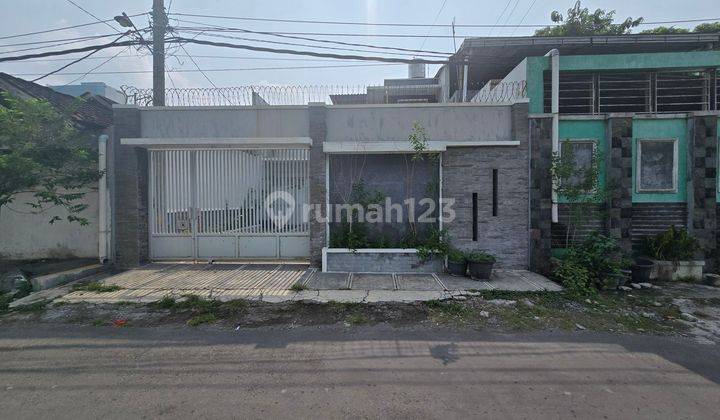 Rumah Minimalis Modern 2 Lantai Di Solo Baru 1