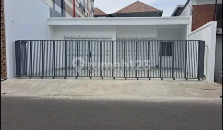 Minimalist New Building Commercial Space Near Slamet Riyadi, Solo