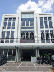 FOR RENT: 4-Story Strategic Building on Jln Pakuningratan, Ready-to-Use for Your Office, Clinic, or Premium Business.