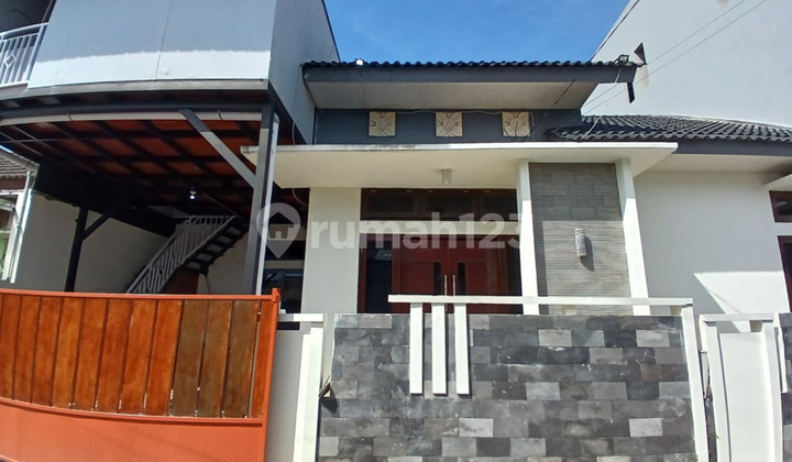 Strategis & Nyaman, Rumah Tinggal + Kantor 2 Lantai Siap Huni & Semi Furnished, Sinduharjo, Ngaglik, Sleman