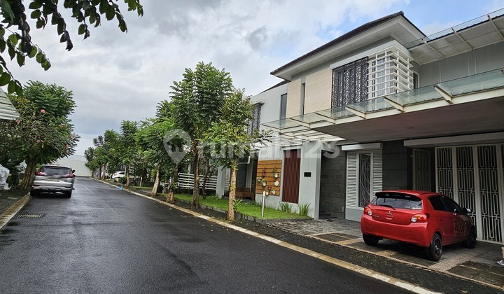 Luxury house for rent near Pakuwon Mall Jogja.