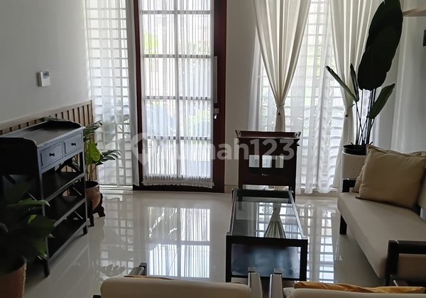 Luxury House in the Elite Vasana Residence Housing Complex, Premium Location in Depok - Sleman 2