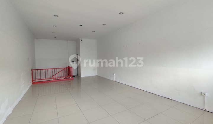 Shop house for rent in downtown Jogja, Magelang Street. 2
