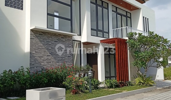 For sale 2-story house near mall, Sleman city hall and regency government office.
