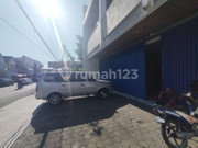 Disewakan Ruang Usaha Strategis 2 Lantai di Jl. Godean Sleman Luas & Siap Pakai, Nogotirto, Gamping, Sleman