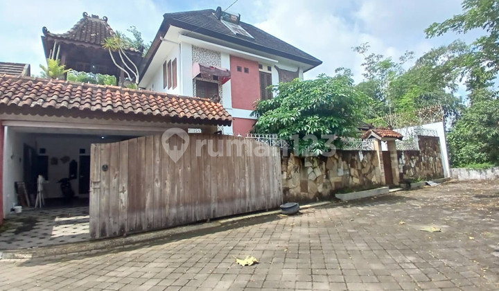 Luxurious 2-Storey House in an Exclusive & Strategic Residential Complex, Maguwoharjo, Depok, Sleman 2